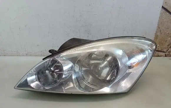 KIA Ceed Headlight/headlamp 921011H000