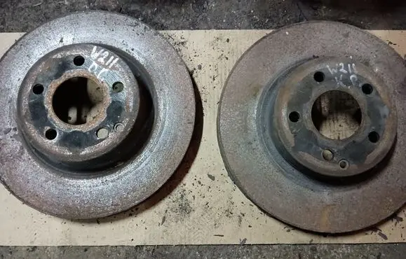 Mercedes-Benz E W211 Front brake disc