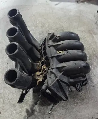 Audi A4 S4 B5 8D Intake manifold 06B133210B
