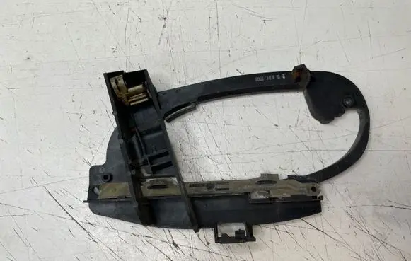 BMW 7 E65 E66 Rear door exterior handle/bracket 7013704