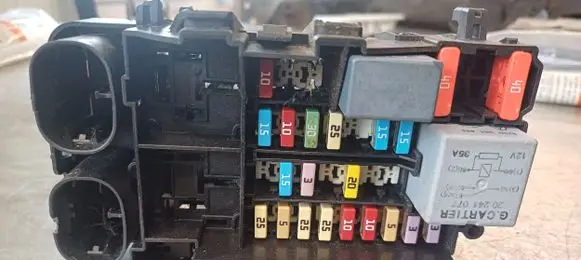 Renault Megane III Relay mounting block 180130
