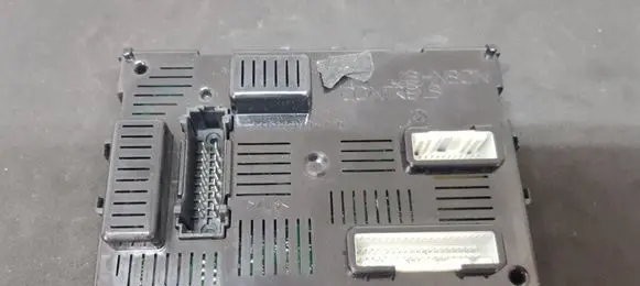 Nissan Note (E11) Other control units/modules 284B2EM01E