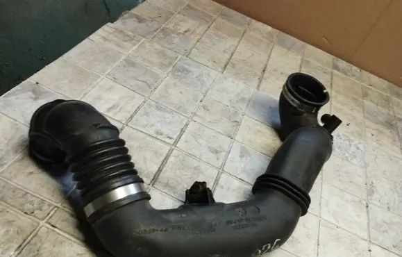Subaru Outback Air intake hose/pipe A12AG05