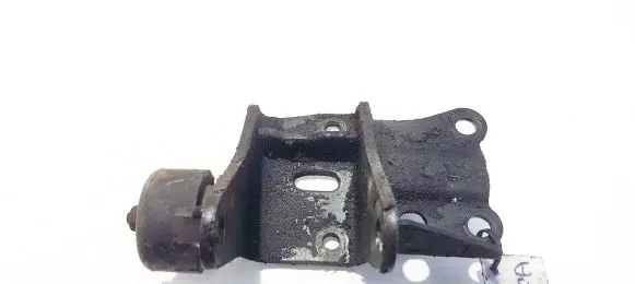 Toyota Avensis Verso Engine mounting bracket