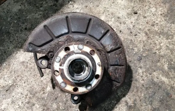 Volkswagen Golf Plus Front wheel hub