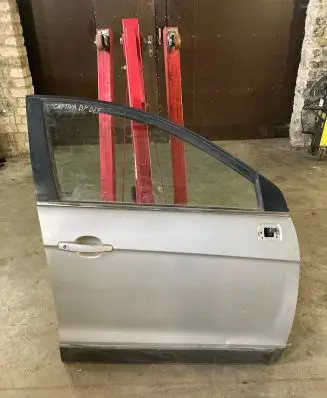 Chevrolet Captiva Front door