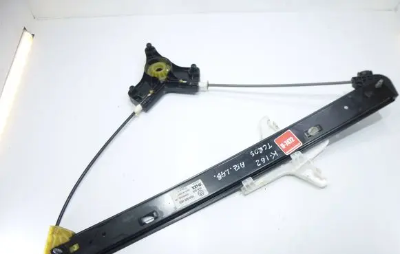 Rear window lifting mechanism without motor
