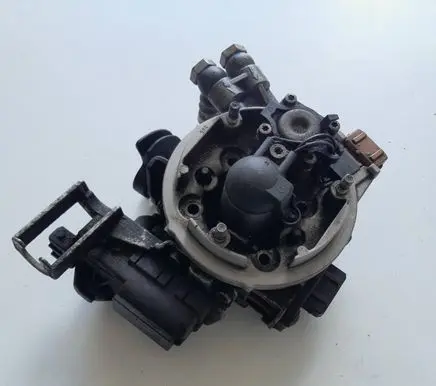 Volkswagen PASSAT B3 Fuel injector 3435201569 0132008600 0438201105