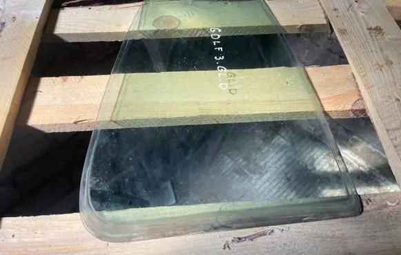 Volkswagen Golf III Rear vent window glass 43R000980