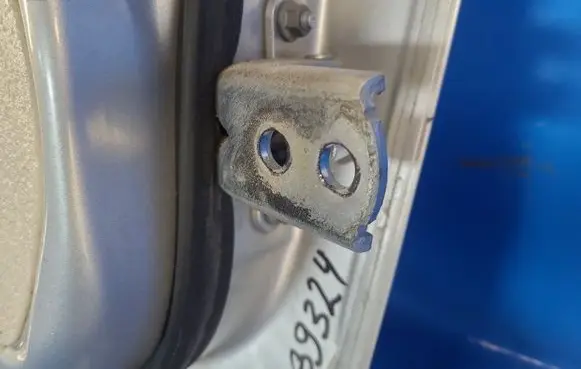 Nissan Sentra B17 Front door lower hinge 80400JN00A