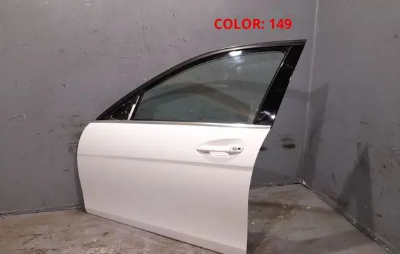 Mercedes-Benz C W204 Front door 2047220110 2047200105