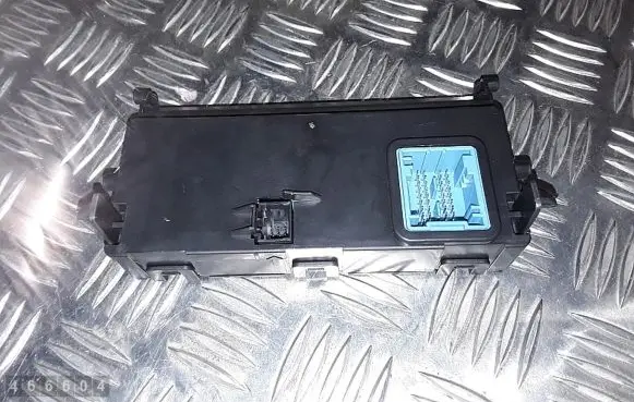 Peugeot 508 Fan control module 9665961480