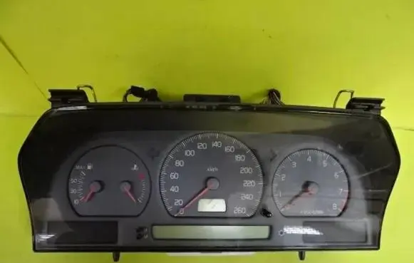 Volvo S70 V70 V70 XC Speedometer (instrument cluster) 9451530