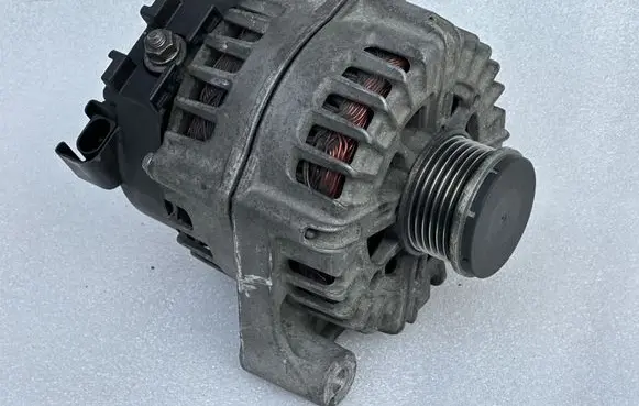 BMW 5 F10 F11 Generator/alternator 8507625 2608668D