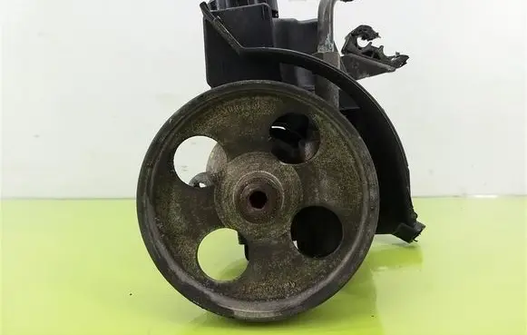 Peugeot 206+ Power steering pump 9638364580
