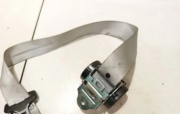 Rear seatbelt