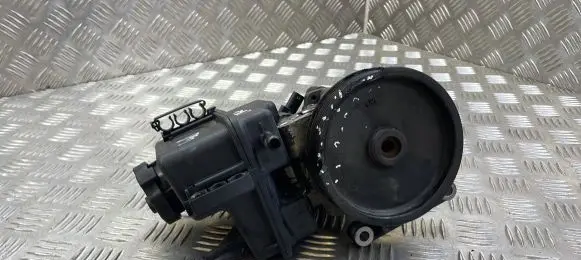 Mercedes-Benz E W212 Power steering pump A0064664701