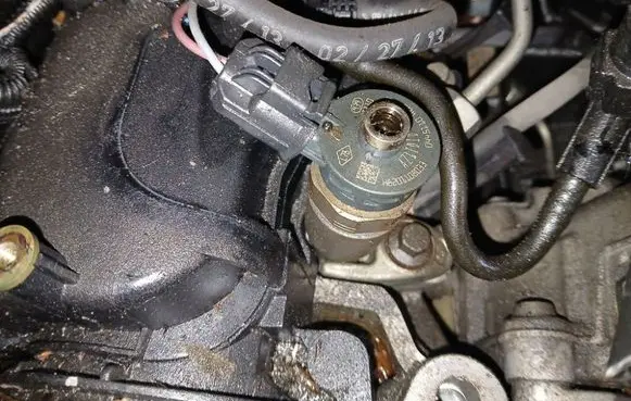 Dacia Sandero Fuel injector 0445110485