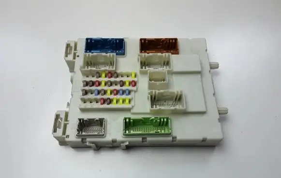 Ford Focus Fuse module BV6T14014BBC