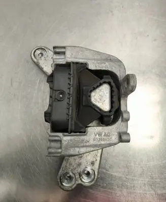 Volkswagen Jetta VI Engine mount bracket 5Q0199262CM