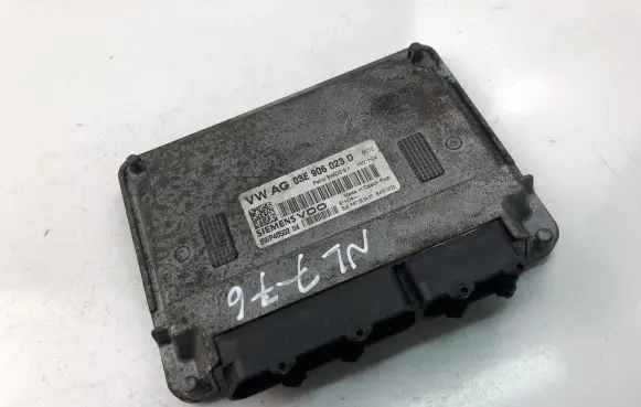 Volkswagen Fox Engine control unit/module ECU 03D906023D
