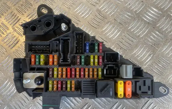 BMW 5 E60 E61 Fuse module 6906558 6906603