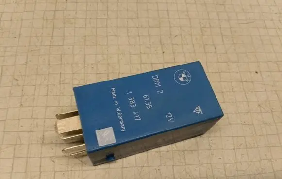 BMW 5 E39 Other relay 61351383417 R601099