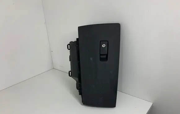 Volvo V70 Glove box 30676278