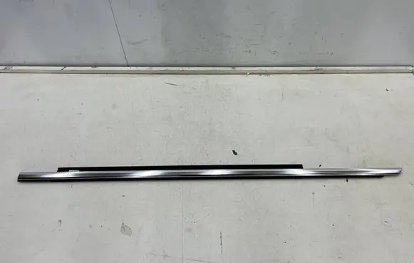 Audi Q5 SQ5 Front door windshield rail 8r0853283f