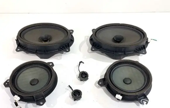 Toyota Avensis T270 Audio system kit 861600D350