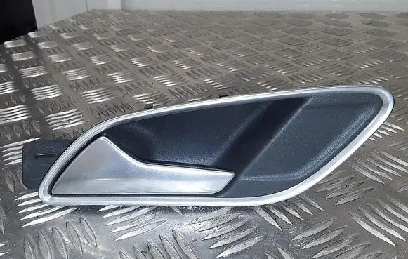 Nissan Qashqai Front door interior handle 8u2837019
