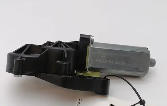 Mercedes-Benz C W203 Seat adjustment motor 0390203207 820648024