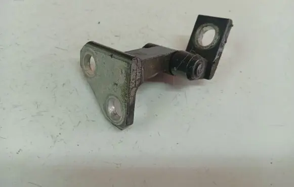 Volkswagen PASSAT B7 Rear door lower hinge 3C4833401D