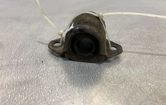 Subaru XV Sway bar bush bracket, front 