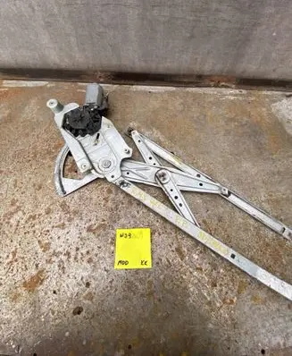 Renault Megane I Front door window regulator with motor 
