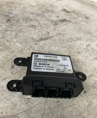 Opel Zafira B Parking PDC control unit/module 13324133