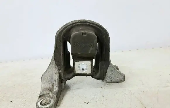 Honda Civic Engine mount bracket