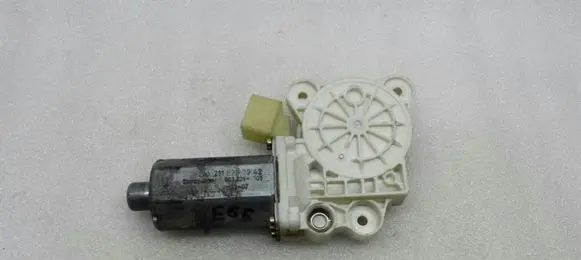 Mercedes-Benz E W211 Front door window regulator motor A2118202942