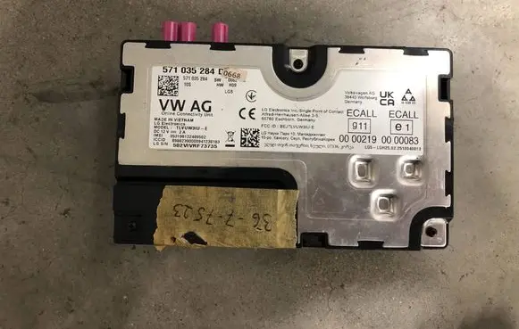 Volkswagen Tiguan Central body control module 571035284D