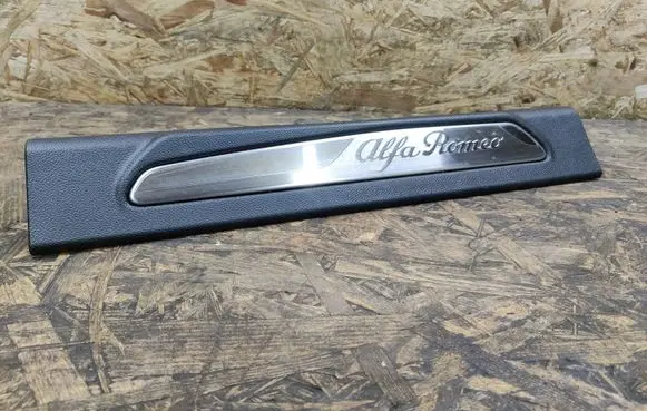 Alfa Romeo Giulia Front sill trim cover 156107575
