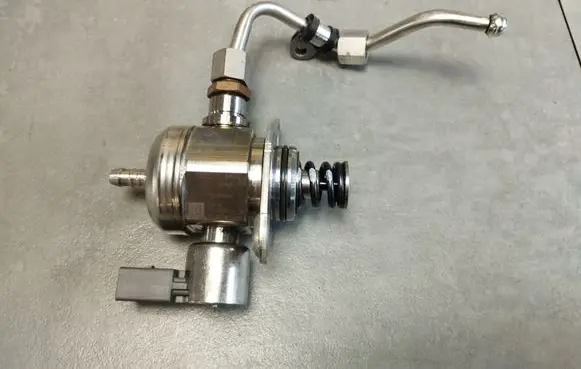 Audi A4 S4 B9 Fuel injection high pressure pump 06K127028B