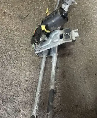 Audi A6 S6 C4 4A Front wiper linkage and motor