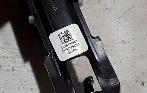 Chrysler Pacifica Seat belt height adjuster 5LA64DX9AB