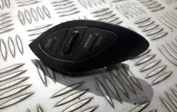 Chrysler Voyager Steering wheel buttons/switches 4685544