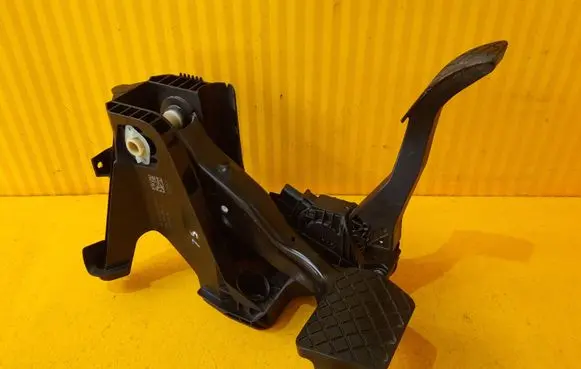 Volkswagen PASSAT B8 Brake pedal bracket assembly 5Q1723058AJ