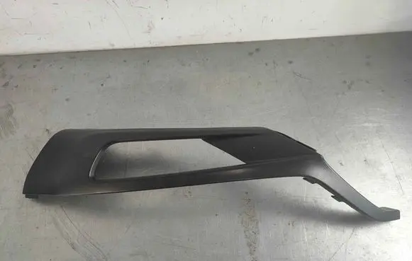 Volvo XC90 Front bumper splitter molding 31383800