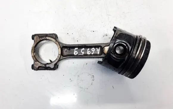 Nissan Qashqai Piston with connecting rod