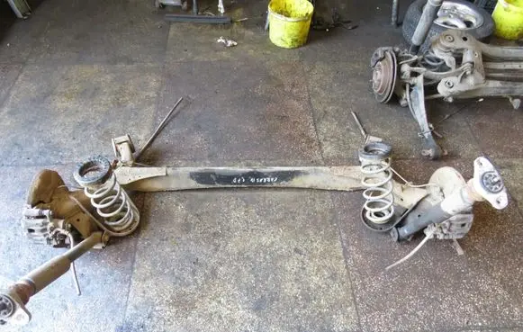 KIA Carens III Rear axle beam with reductor GMAUTO4574097