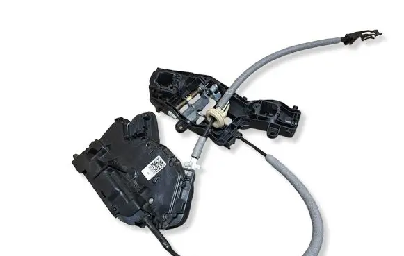 Volkswagen PASSAT B8 Rear door lock 5NA839016C