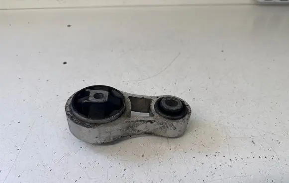 Opel Vivaro Engine mount bracket